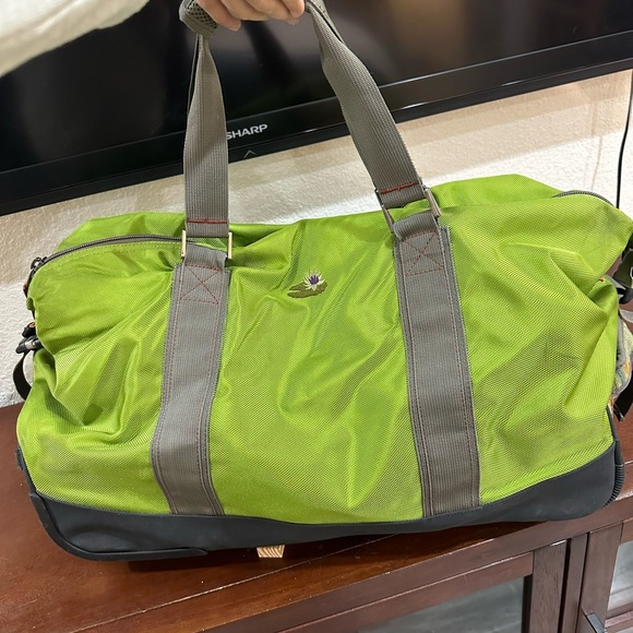 Lily Pond roller duffle - Picture 6 of 11
